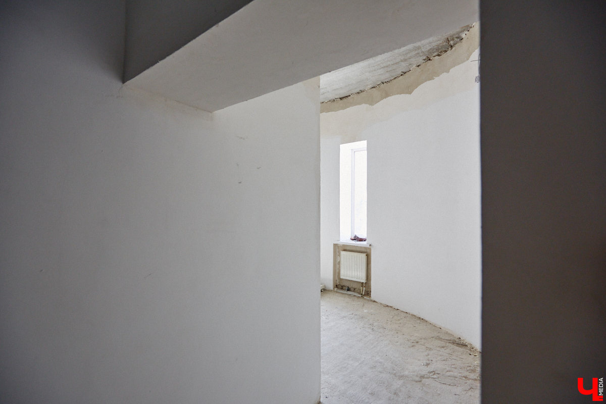 Владимирский планетарий готовится к переезду из Николо-Кремлевской церкви в здание «Звездного дома». Сейчас на финише отделочные работы в рамках первого этапа реконструкции. Впереди монтаж оборудования и обустройство купольного зала. Как сейчас выглядит будущий космический центр, выяснил «Ключ-Медиа».