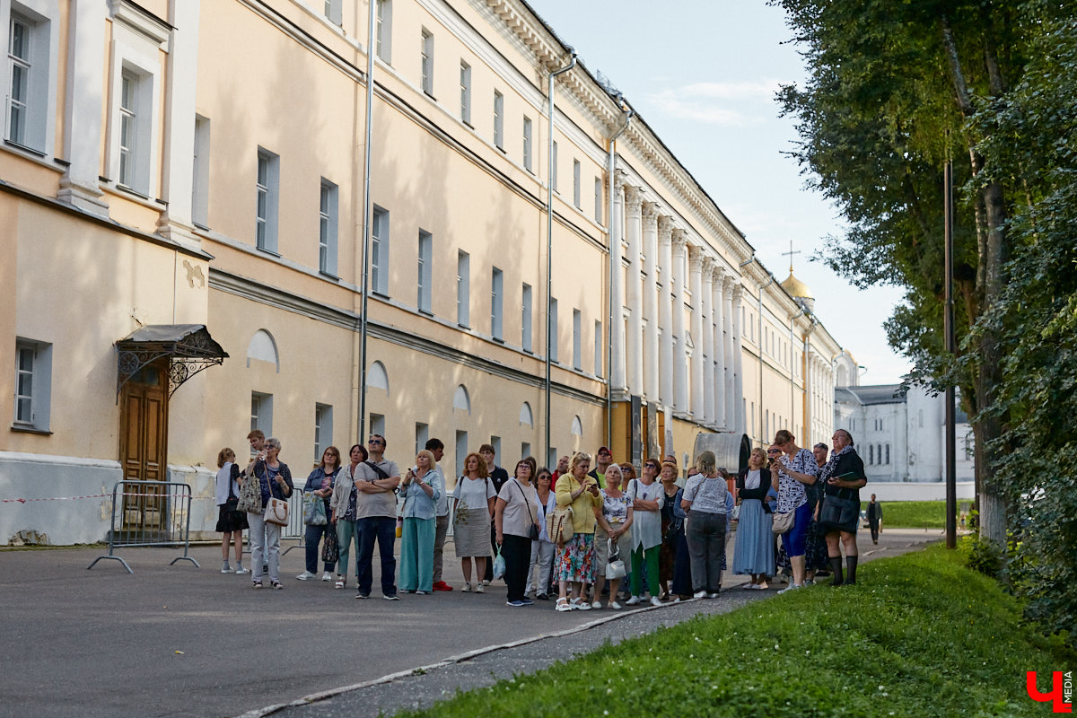 Нижний Новгород похорошел. Это отмечают и владимирцы, массово отдыхающие в живописном крае с легендарными закатами. А что думают жители столицы Поволжья о нашем городе? Своим видением поделилась урбанистка Ира Маслова, заскочившая в региональный центр по пути в Москву.