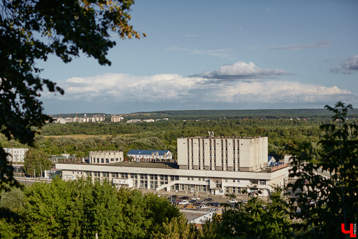 Нижний Новгород похорошел. Это отмечают и владимирцы, массово отдыхающие в живописном крае с легендарными закатами. А что думают жители столицы Поволжья о нашем городе? Своим видением поделилась урбанистка Ира Маслова, заскочившая в региональный центр по пути в Москву.