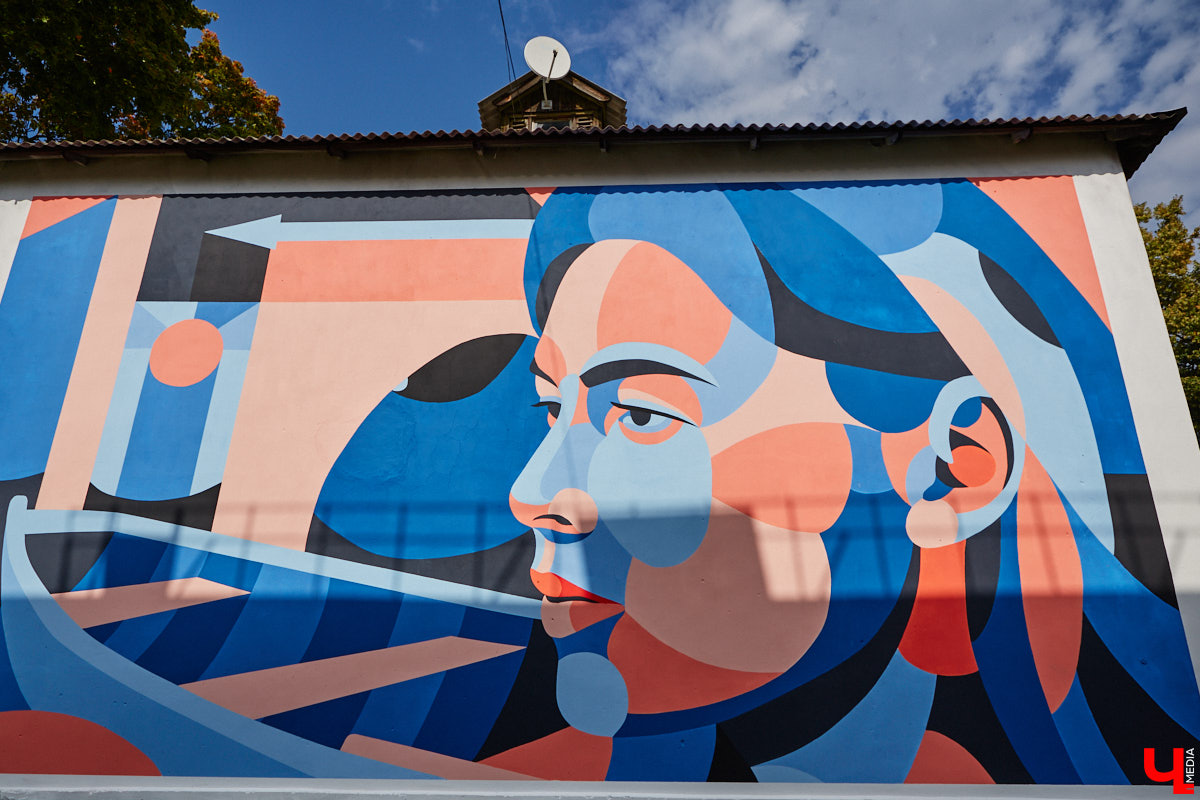 Городская галерея под открытым небом пополнилась свежими работами, а это значит, что во Владимире состоялся фестиваль уличного искусства. В этом году «Загфесту» пять лет. Юбилейное арт-событие прошло ярко: красками заиграли вдвое больше фасадов, чем обычно. Новые произведения от художников из разных уголков страны собрали в нашем фоторепортаже!