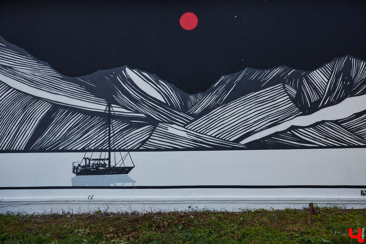 Городская галерея под открытым небом пополнилась свежими работами, а это значит, что во Владимире состоялся фестиваль уличного искусства. В этом году «Загфесту» пять лет. Юбилейное арт-событие прошло ярко: красками заиграли вдвое больше фасадов, чем обычно. Новые произведения от художников из разных уголков страны собрали в нашем фоторепортаже!