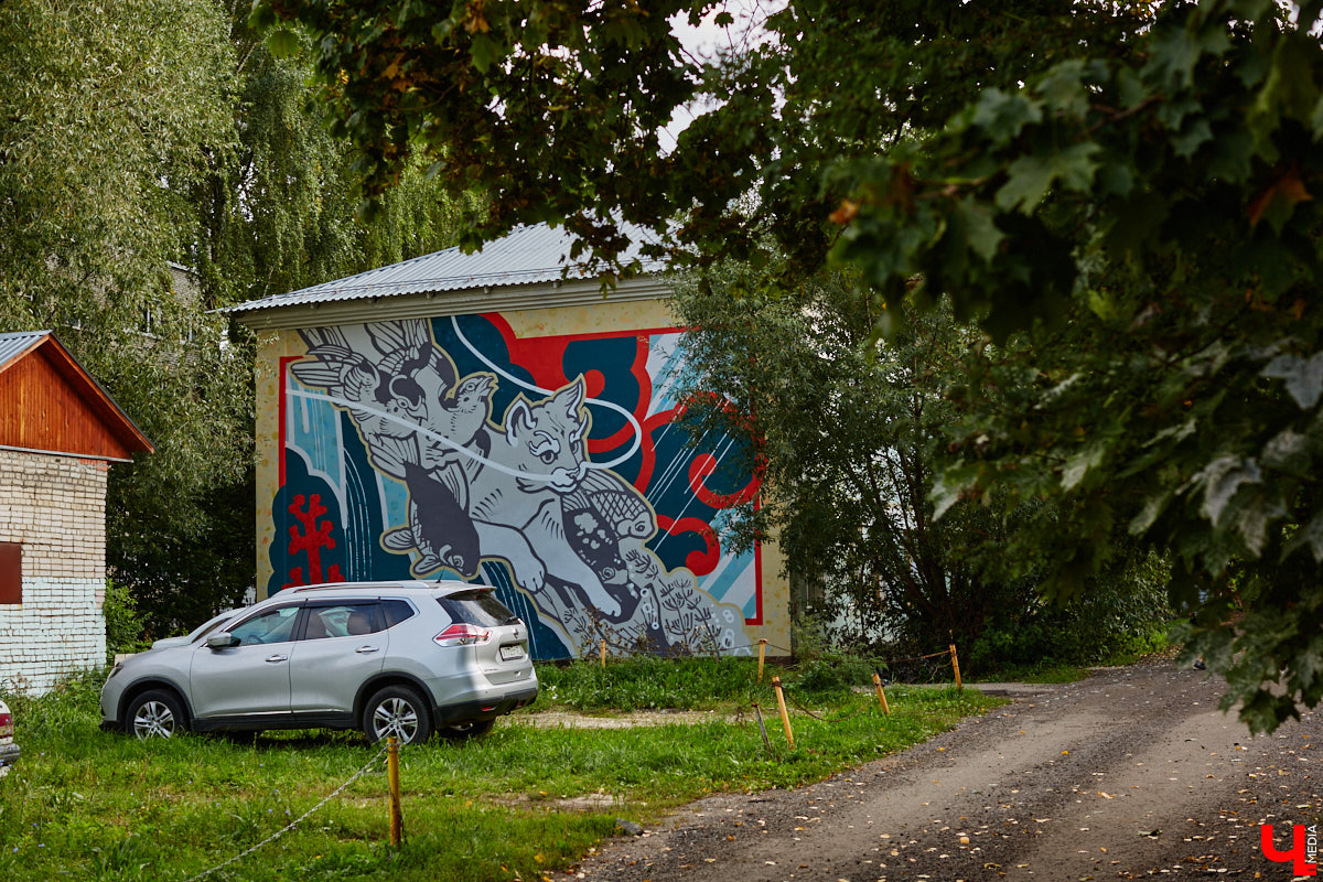 Городская галерея под открытым небом пополнилась свежими работами, а это значит, что во Владимире состоялся фестиваль уличного искусства. В этом году «Загфесту» пять лет. Юбилейное арт-событие прошло ярко: красками заиграли вдвое больше фасадов, чем обычно. Новые произведения от художников из разных уголков страны собрали в нашем фоторепортаже!