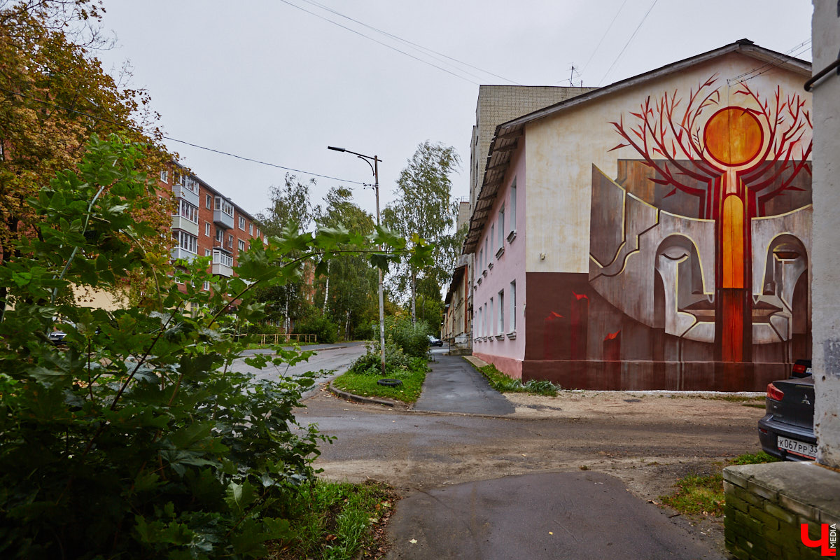 Городская галерея под открытым небом пополнилась свежими работами, а это значит, что во Владимире состоялся фестиваль уличного искусства. В этом году «Загфесту» пять лет. Юбилейное арт-событие прошло ярко: красками заиграли вдвое больше фасадов, чем обычно. Новые произведения от художников из разных уголков страны собрали в нашем фоторепортаже!