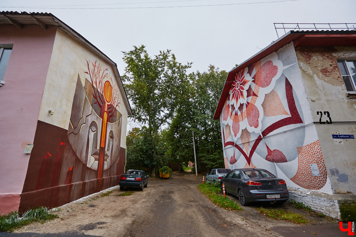 Городская галерея под открытым небом пополнилась свежими работами, а это значит, что во Владимире состоялся фестиваль уличного искусства. В этом году «Загфесту» пять лет. Юбилейное арт-событие прошло ярко: красками заиграли вдвое больше фасадов, чем обычно. Новые произведения от художников из разных уголков страны собрали в нашем фоторепортаже!