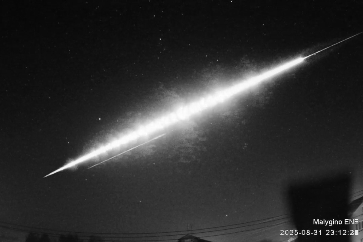 Небеса умеют удивлять! Чего только стоит полярное сияние, временами окрашивающее купол над головой в Ковровском районе. В конце лета жители области также могли наблюдать несколько чарующих явлений — самые интересные «Ключ-Медиа» осветил в обзоре.