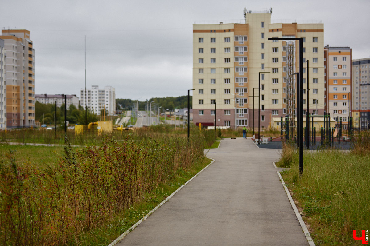 Владимирские улицы не перестают преображаться. В середине лета внешний вид улучшили сразу несколько зон отдыха. На них город, конечно, не остановился. К началу осени ожил еще ряд скверов, а некоторые точки притяжения поставили в режим ожидания.