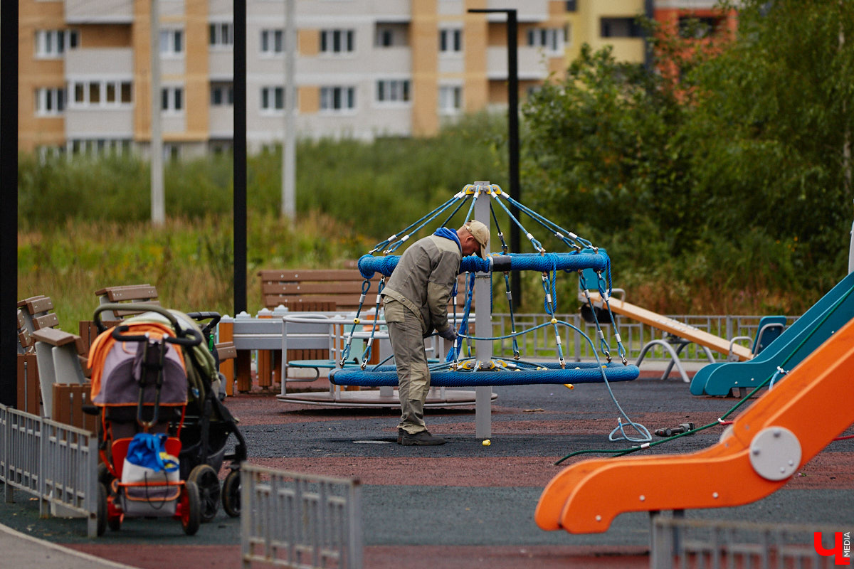 Владимирские улицы не перестают преображаться. В середине лета внешний вид улучшили сразу несколько зон отдыха. На них город, конечно, не остановился. К началу осени ожил еще ряд скверов, а некоторые точки притяжения поставили в режим ожидания.