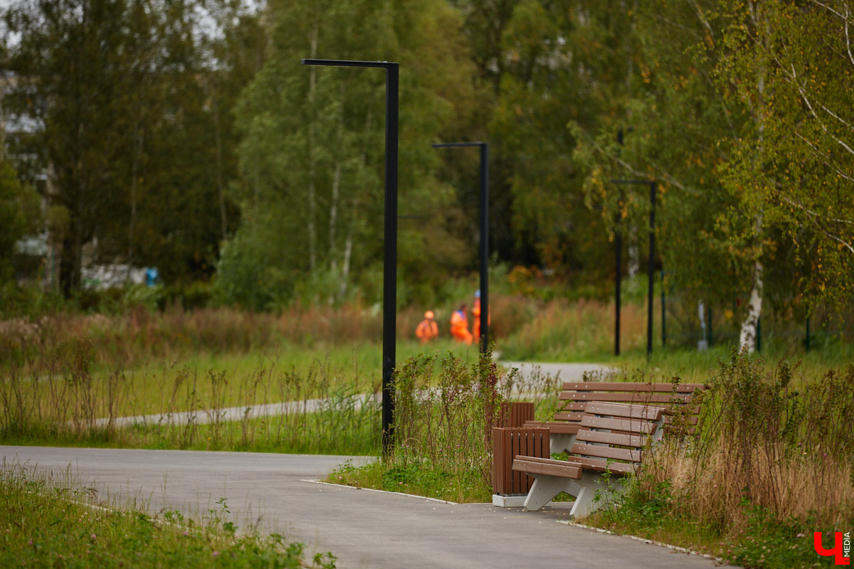 Владимирские улицы не перестают преображаться. В середине лета внешний вид улучшили сразу несколько зон отдыха. На них город, конечно, не остановился. К началу осени ожил еще ряд скверов, а некоторые точки притяжения поставили в режим ожидания.