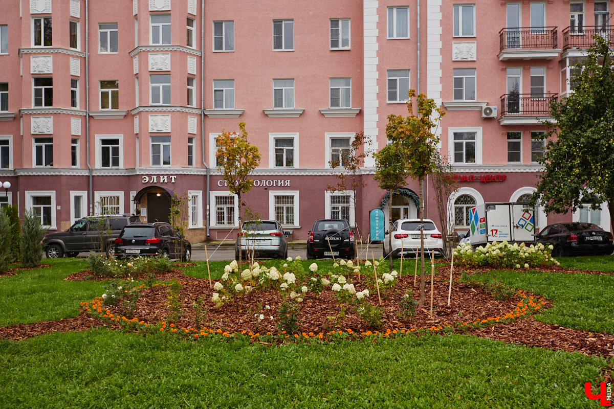 Владимирские улицы не перестают преображаться. В середине лета внешний вид улучшили сразу несколько зон отдыха. На них город, конечно, не остановился. К началу осени ожил еще ряд скверов, а некоторые точки притяжения поставили в режим ожидания.