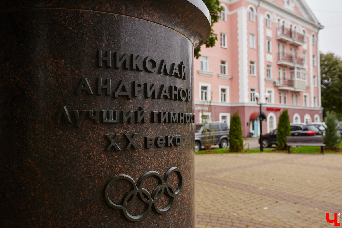 Владимирские улицы не перестают преображаться. В середине лета внешний вид улучшили сразу несколько зон отдыха. На них город, конечно, не остановился. К началу осени ожил еще ряд скверов, а некоторые точки притяжения поставили в режим ожидания.