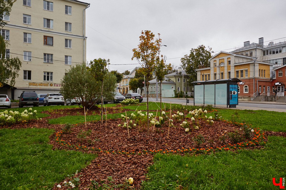 Владимирские улицы не перестают преображаться. В середине лета внешний вид улучшили сразу несколько зон отдыха. На них город, конечно, не остановился. К началу осени ожил еще ряд скверов, а некоторые точки притяжения поставили в режим ожидания.