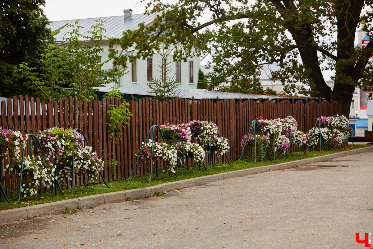 Владимирские улицы не перестают преображаться. В середине лета внешний вид улучшили сразу несколько зон отдыха. На них город, конечно, не остановился. К началу осени ожил еще ряд скверов, а некоторые точки притяжения поставили в режим ожидания.