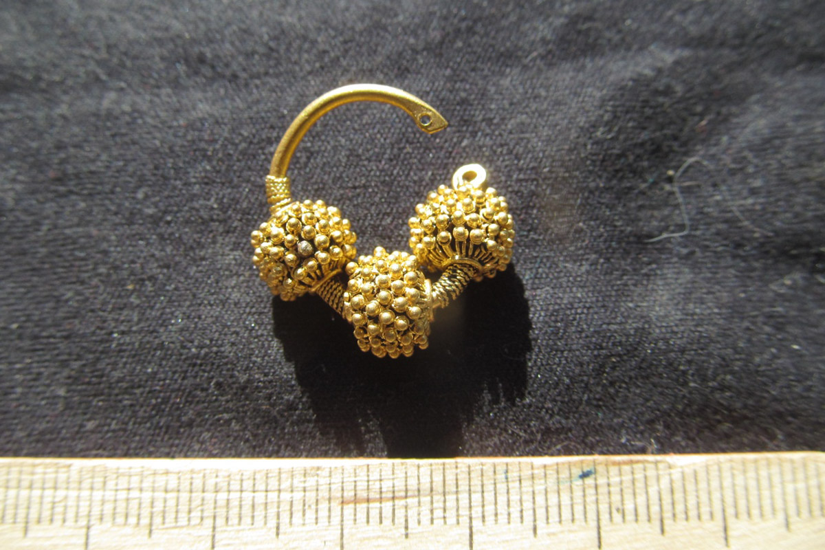 Во Владимирской области есть возможность копнуть в прошлое, причем в прямом смысле этого слова. Земля хранит массу ценных предметов, позволяющих порой по-новому взглянуть на быт, культуру и традиции предков. Этот год оказался богат на археологические находки. Рассказываем, что же удалось обнаружить на глубине за последнее время.