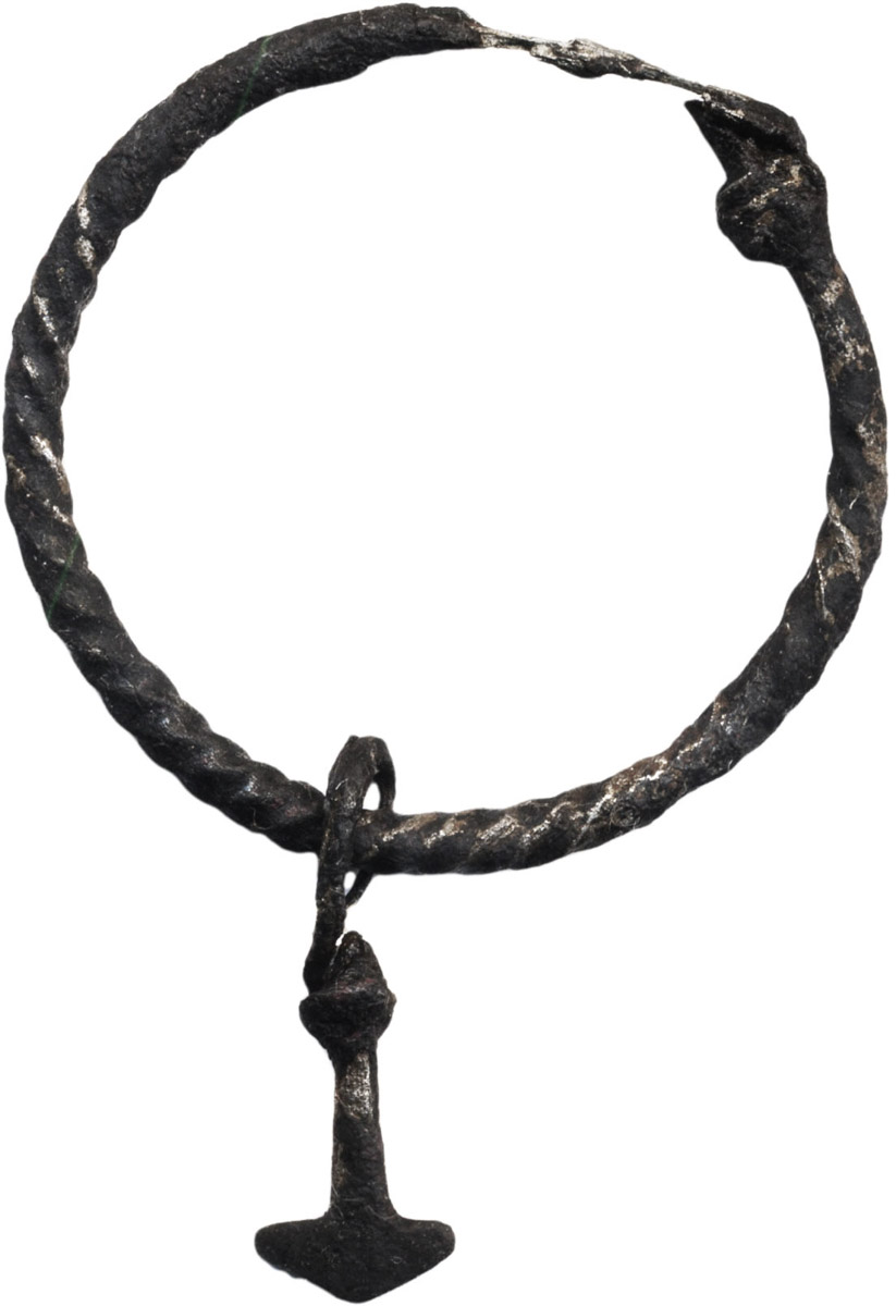 Во Владимирской области есть возможность копнуть в прошлое, причем в прямом смысле этого слова. Земля хранит массу ценных предметов, позволяющих порой по-новому взглянуть на быт, культуру и традиции предков. Этот год оказался богат на археологические находки. Рассказываем, что же удалось обнаружить на глубине за последнее время.