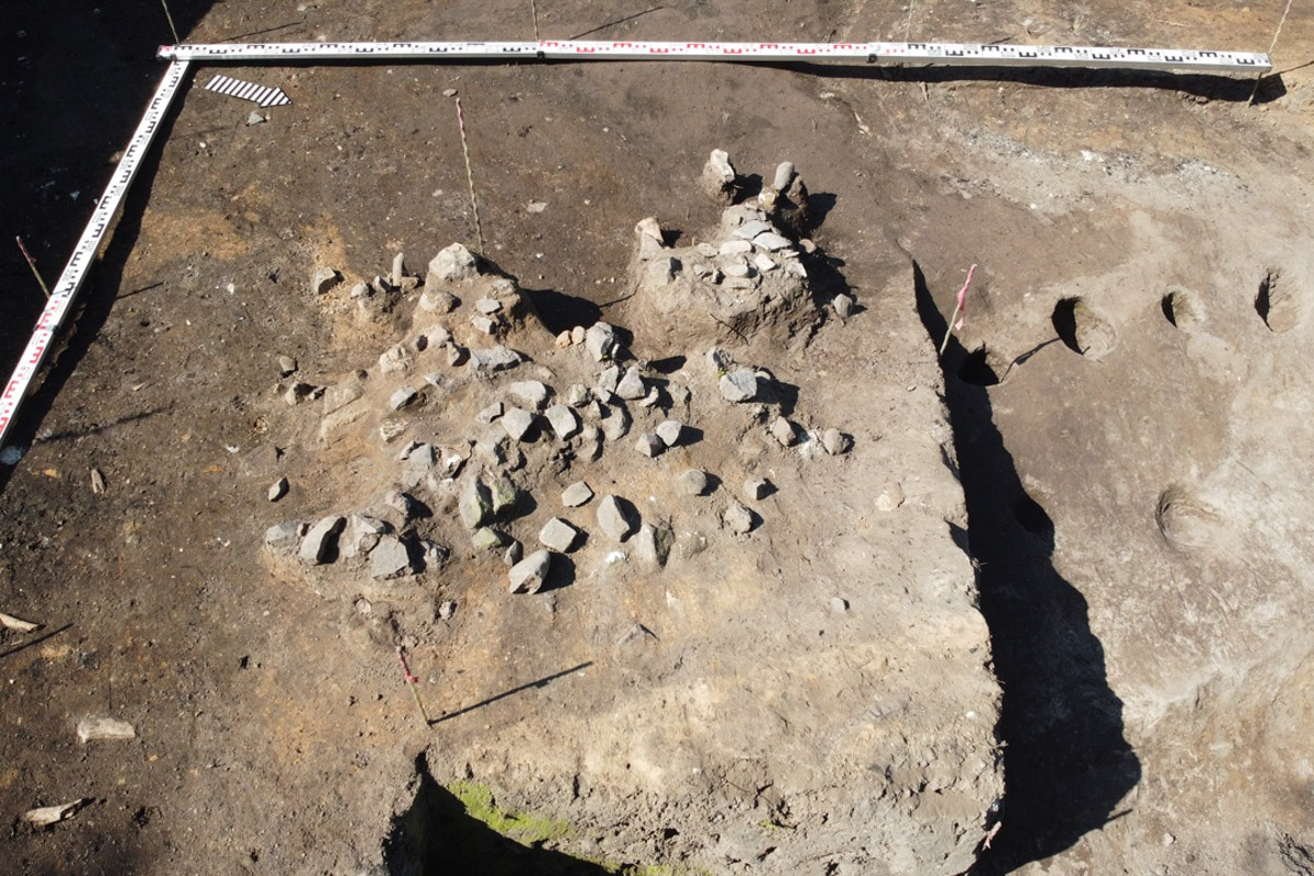 Во Владимирской области есть возможность копнуть в прошлое, причем в прямом смысле этого слова. Земля хранит массу ценных предметов, позволяющих порой по-новому взглянуть на быт, культуру и традиции предков. Этот год оказался богат на археологические находки. Рассказываем, что же удалось обнаружить на глубине за последнее время.