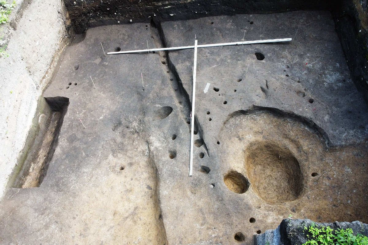 Во Владимирской области есть возможность копнуть в прошлое, причем в прямом смысле этого слова. Земля хранит массу ценных предметов, позволяющих порой по-новому взглянуть на быт, культуру и традиции предков. Этот год оказался богат на археологические находки. Рассказываем, что же удалось обнаружить на глубине за последнее время.