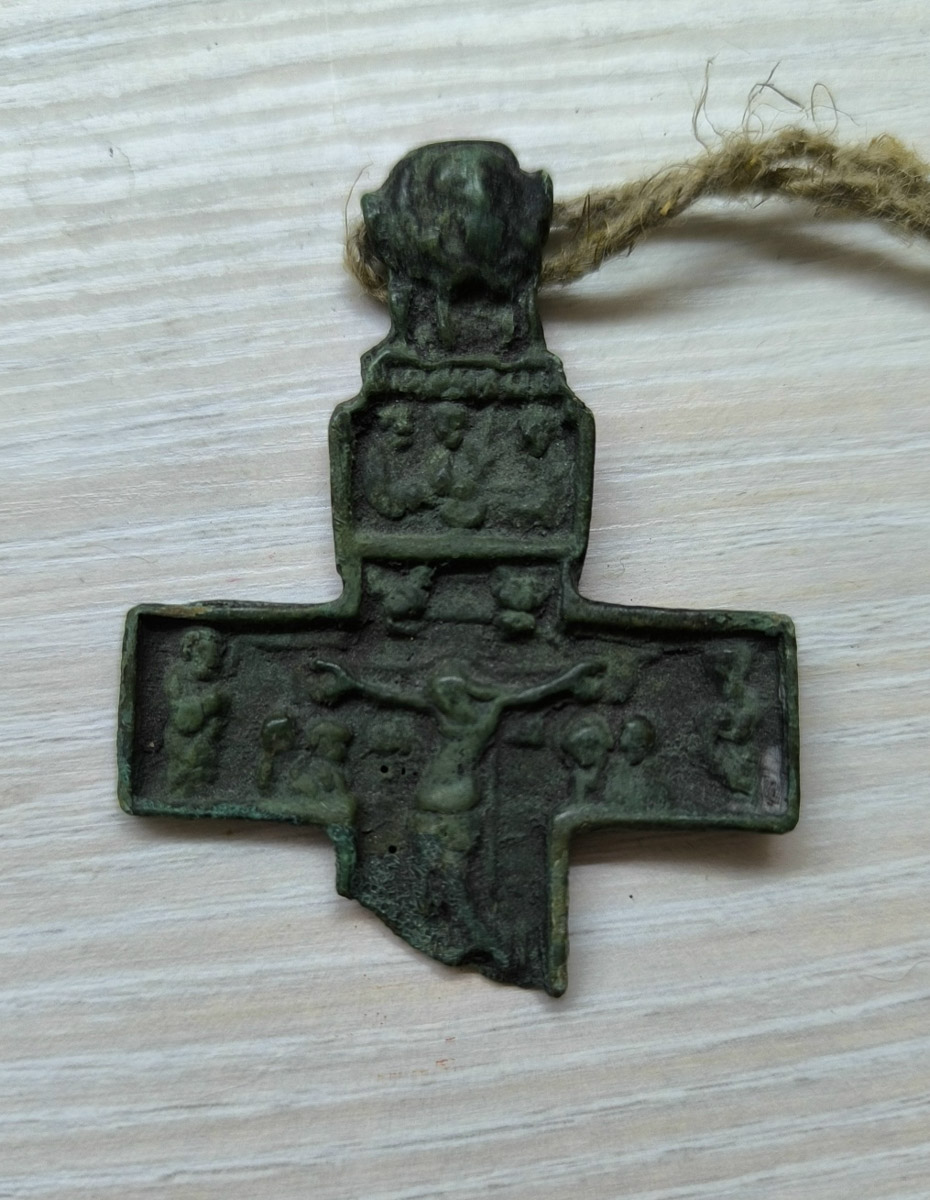 Во Владимирской области есть возможность копнуть в прошлое, причем в прямом смысле этого слова. Земля хранит массу ценных предметов, позволяющих порой по-новому взглянуть на быт, культуру и традиции предков. Этот год оказался богат на археологические находки. Рассказываем, что же удалось обнаружить на глубине за последнее время.