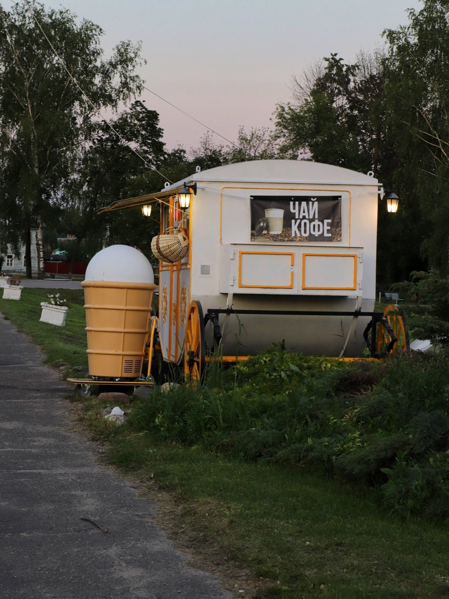 Через два года Юрьев-Польский отпразднует свой юбилей — 875 лет со дня основания. За это время город планируют привести в порядок и сделать более привлекательным для туристов. Намерения достаточно масштабные, но возможно ли реализовать озвученные идеи и на что стоит обратить внимание в первую очередь? Разобраться в этих вопросах изданию «Ключ-Медиа» помог местный журналист Сергей Трубкин.