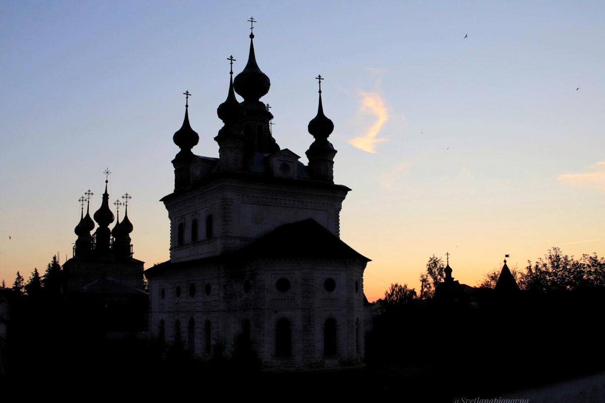 Через два года Юрьев-Польский отпразднует свой юбилей — 875 лет со дня основания. За это время город планируют привести в порядок и сделать более привлекательным для туристов. Намерения достаточно масштабные, но возможно ли реализовать озвученные идеи и на что стоит обратить внимание в первую очередь? Разобраться в этих вопросах изданию «Ключ-Медиа» помог местный журналист Сергей Трубкин.