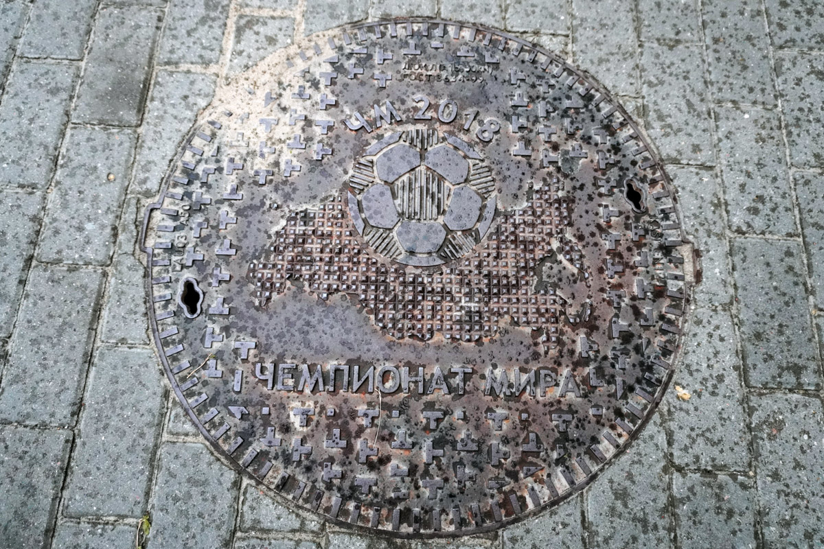 Город не заканчивается на местах и деталях, доступных широкой публике. Иногда самое интересное открывается самым любопытным прохожим. Анастасия Егорова из их числа. В поездках по стране и миру она нашла немало интересных люков, закрывающих смотровые колодцы подземных инженерных коммуникаций. Самые удивительные артефакты девушка показала «Ключ-Медиа».