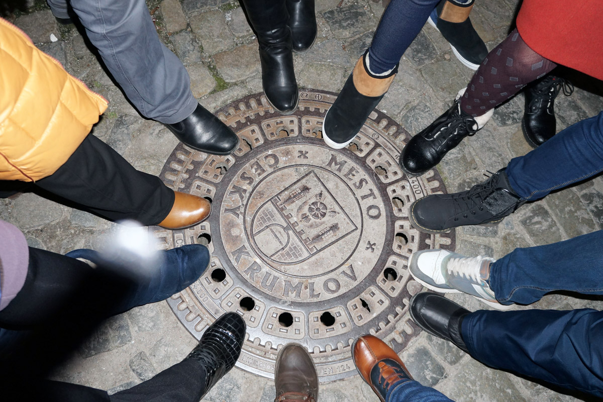 Город не заканчивается на местах и деталях, доступных широкой публике. Иногда самое интересное открывается самым любопытным прохожим. Анастасия Егорова из их числа. В поездках по стране и миру она нашла немало интересных люков, закрывающих смотровые колодцы подземных инженерных коммуникаций. Самые удивительные артефакты девушка показала «Ключ-Медиа».