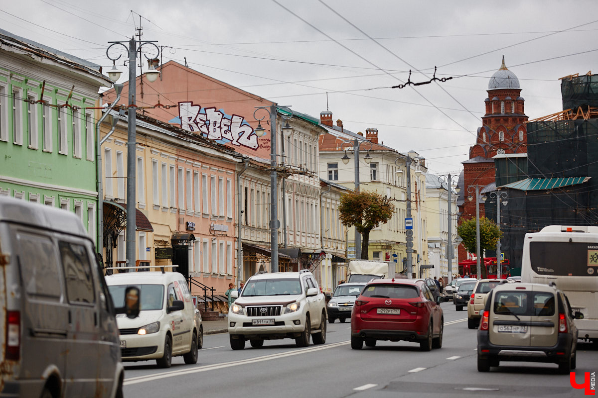 Мы часто пишем о преображении областной столицы. Но, увы, проклятье 33 несчастий лежит на плечах города тяжким грузом. Что-то обязательно портит вид. За последние пару недель в центре Владимира произошло сразу несколько инцидентов, которые не пошли на пользу его облику.