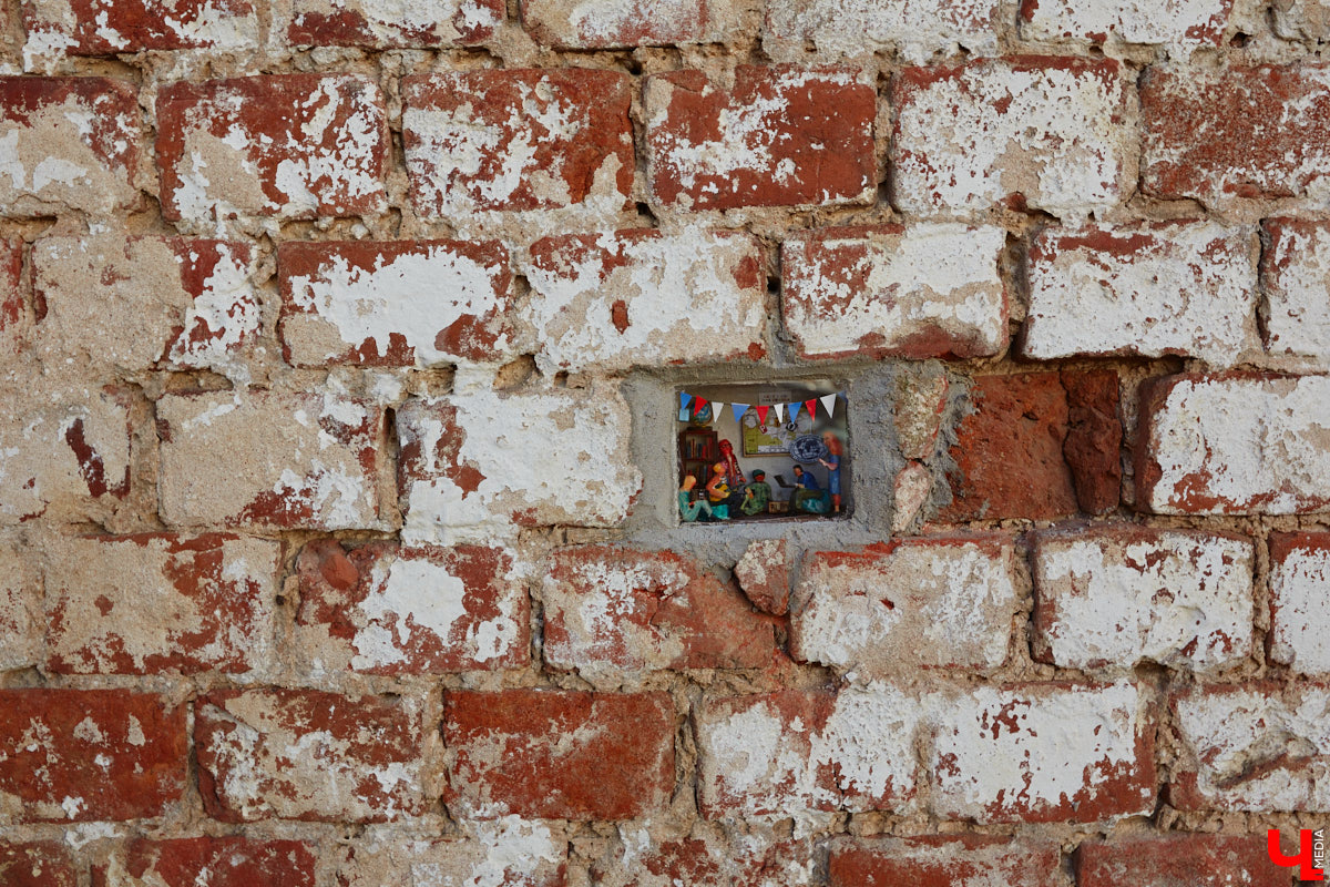 Мы часто пишем о преображении областной столицы. Но, увы, проклятье 33 несчастий лежит на плечах города тяжким грузом. Что-то обязательно портит вид. За последние пару недель в центре Владимира произошло сразу несколько инцидентов, которые не пошли на пользу его облику.