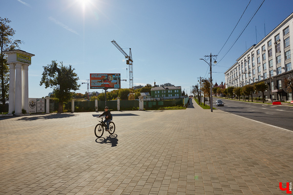 Мы часто пишем о преображении областной столицы. Но, увы, проклятье 33 несчастий лежит на плечах города тяжким грузом. Что-то обязательно портит вид. За последние пару недель в центре Владимира произошло сразу несколько инцидентов, которые не пошли на пользу его облику.