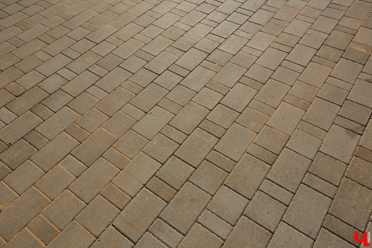 Мы часто пишем о преображении областной столицы. Но, увы, проклятье 33 несчастий лежит на плечах города тяжким грузом. Что-то обязательно портит вид. За последние пару недель в центре Владимира произошло сразу несколько инцидентов, которые не пошли на пользу его облику.