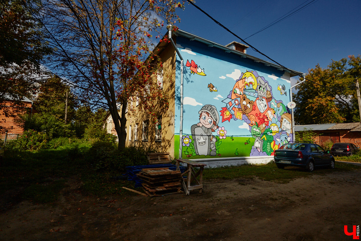 Завершающим штрихом пятого юбилейного фестиваля уличного искусства «Загфест» стали арты локальных райтеров. Ранее областной столице подарили 12 ярких муралов приезжие художники. Еще две работы недавно закончили местные авторы: Никита Куир и Мишкин. Их творения символично расположились друг напротив друга.