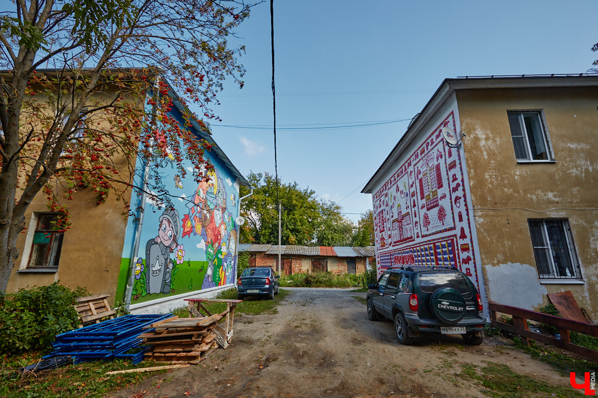 Завершающим штрихом пятого юбилейного фестиваля уличного искусства «Загфест» стали арты локальных райтеров. Ранее областной столице подарили 12 ярких муралов приезжие художники. Еще две работы недавно закончили местные авторы: Никита Куир и Мишкин. Их творения символично расположились друг напротив друга.