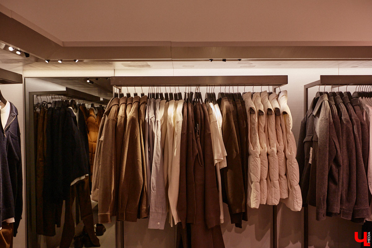 С появлением желтых листьев на деревьях пришла пора задуматься о гардеробе на осень этого года. И не только прекрасному полу! Парням тоже есть что взять на заметку, дабы выглядеть стильно. Составить стильный мужской гардероб на все случаи жизни «Ключ-Медиа» помогла фешен-эксперт Любава Соколова.