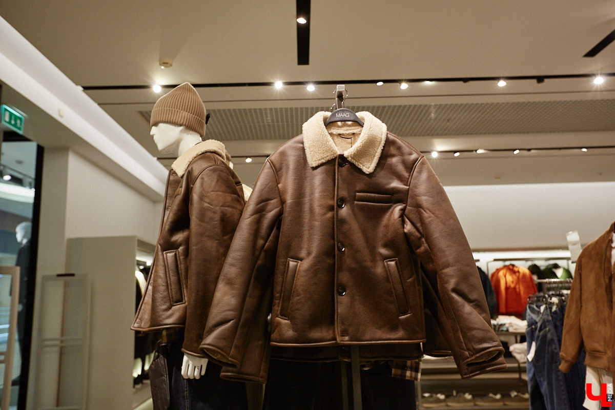 С появлением желтых листьев на деревьях пришла пора задуматься о гардеробе на осень этого года. И не только прекрасному полу! Парням тоже есть что взять на заметку, дабы выглядеть стильно. Составить стильный мужской гардероб на все случаи жизни «Ключ-Медиа» помогла фешен-эксперт Любава Соколова.