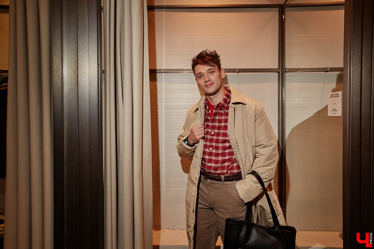 С появлением желтых листьев на деревьях пришла пора задуматься о гардеробе на осень этого года. И не только прекрасному полу! Парням тоже есть что взять на заметку, дабы выглядеть стильно. Составить стильный мужской гардероб на все случаи жизни «Ключ-Медиа» помогла фешен-эксперт Любава Соколова.