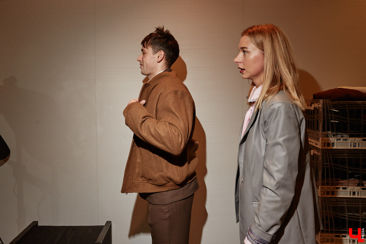 С появлением желтых листьев на деревьях пришла пора задуматься о гардеробе на осень этого года. И не только прекрасному полу! Парням тоже есть что взять на заметку, дабы выглядеть стильно. Составить стильный мужской гардероб на все случаи жизни «Ключ-Медиа» помогла фешен-эксперт Любава Соколова.