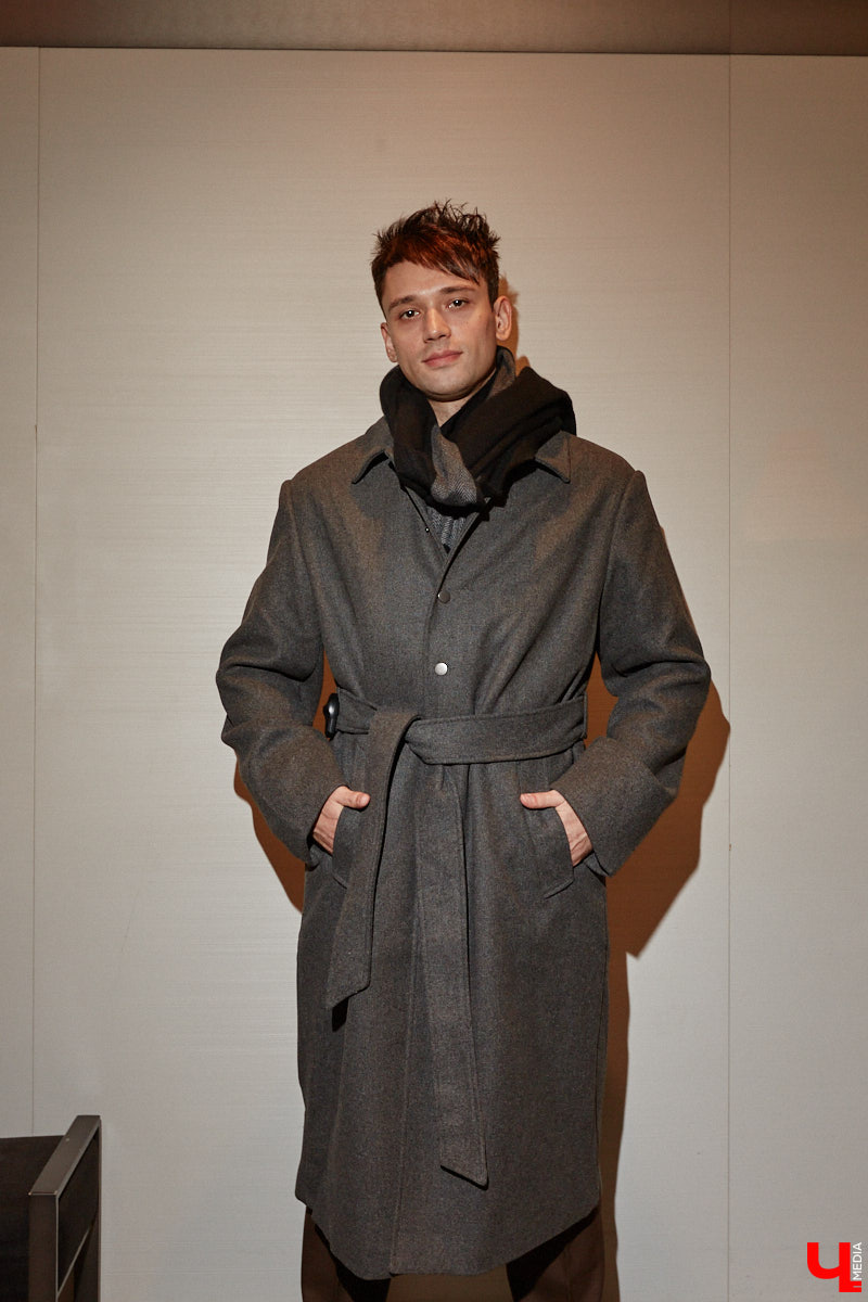 С появлением желтых листьев на деревьях пришла пора задуматься о гардеробе на осень этого года. И не только прекрасному полу! Парням тоже есть что взять на заметку, дабы выглядеть стильно. Составить стильный мужской гардероб на все случаи жизни «Ключ-Медиа» помогла фешен-эксперт Любава Соколова.