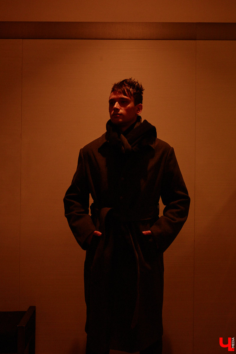 С появлением желтых листьев на деревьях пришла пора задуматься о гардеробе на осень этого года. И не только прекрасному полу! Парням тоже есть что взять на заметку, дабы выглядеть стильно. Составить стильный мужской гардероб на все случаи жизни «Ключ-Медиа» помогла фешен-эксперт Любава Соколова.