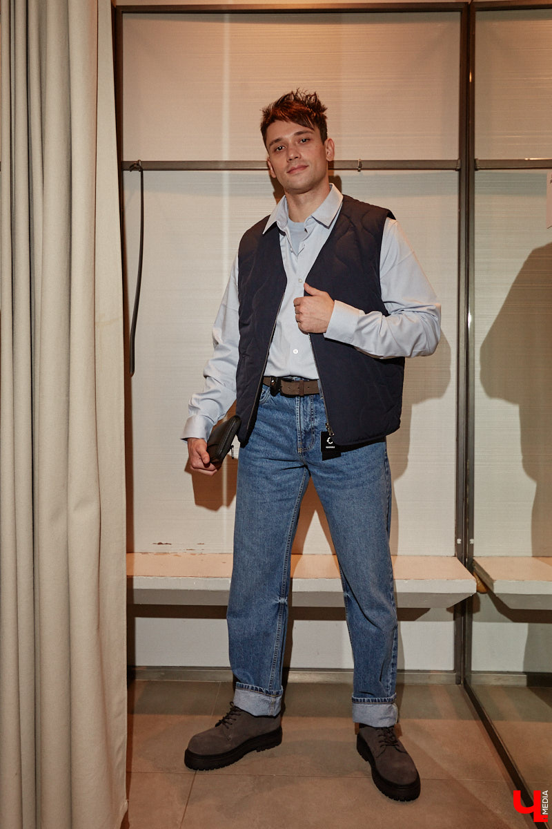 С появлением желтых листьев на деревьях пришла пора задуматься о гардеробе на осень этого года. И не только прекрасному полу! Парням тоже есть что взять на заметку, дабы выглядеть стильно. Составить стильный мужской гардероб на все случаи жизни «Ключ-Медиа» помогла фешен-эксперт Любава Соколова.