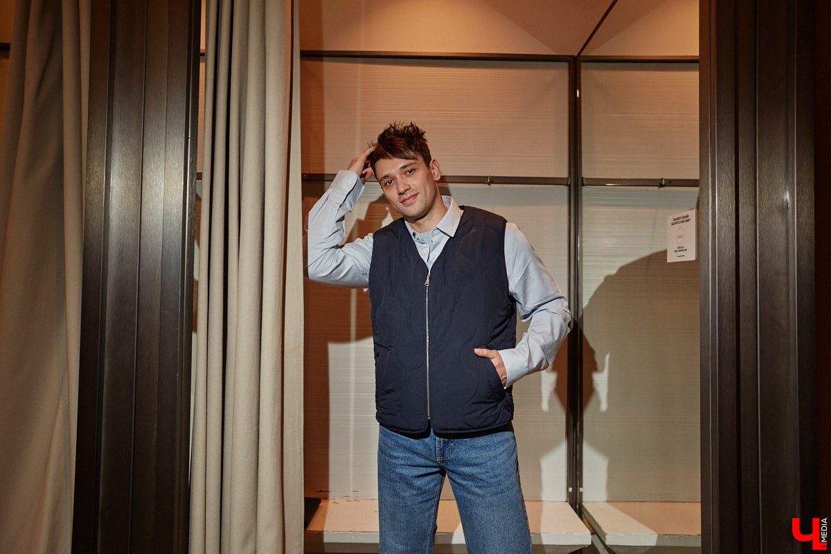 С появлением желтых листьев на деревьях пришла пора задуматься о гардеробе на осень этого года. И не только прекрасному полу! Парням тоже есть что взять на заметку, дабы выглядеть стильно. Составить стильный мужской гардероб на все случаи жизни «Ключ-Медиа» помогла фешен-эксперт Любава Соколова.