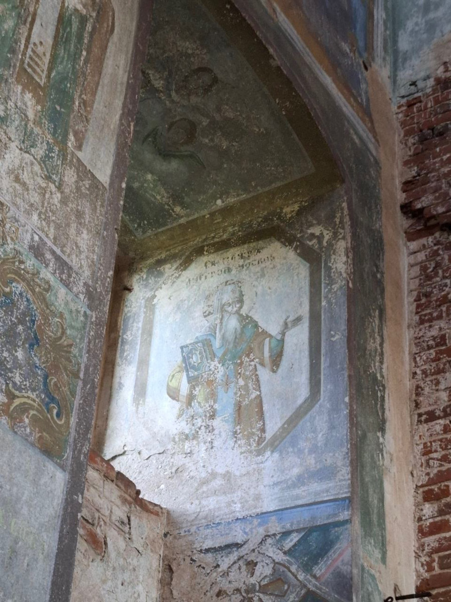 Сентябрь в этом году маскируется под июль, особенно в дневные часы. Идеально для коротких сплавов на сапбордах! Тем более если есть повод попасть по воде туда, куда не добраться по суше! Владимирские путешественники не только вдоволь насладились исконно русскими пейзажами, но и обнаружили на левом берегу Нерли затерянный в Суздальском ополье сельский театр.