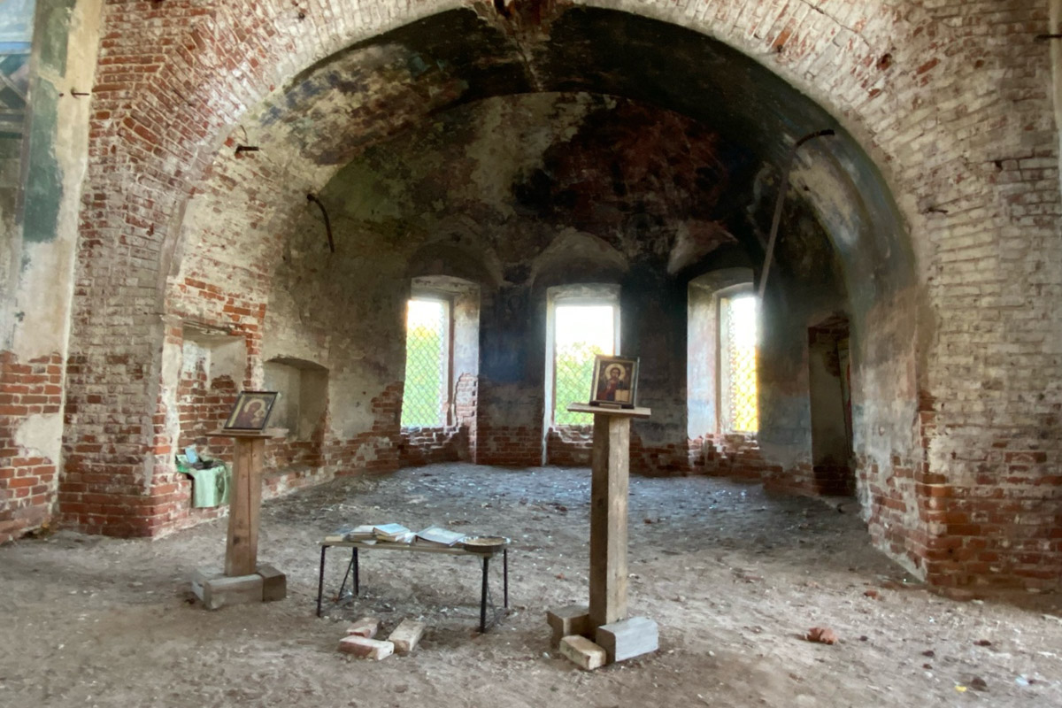 Сентябрь в этом году маскируется под июль, особенно в дневные часы. Идеально для коротких сплавов на сапбордах! Тем более если есть повод попасть по воде туда, куда не добраться по суше! Владимирские путешественники не только вдоволь насладились исконно русскими пейзажами, но и обнаружили на левом берегу Нерли затерянный в Суздальском ополье сельский театр.