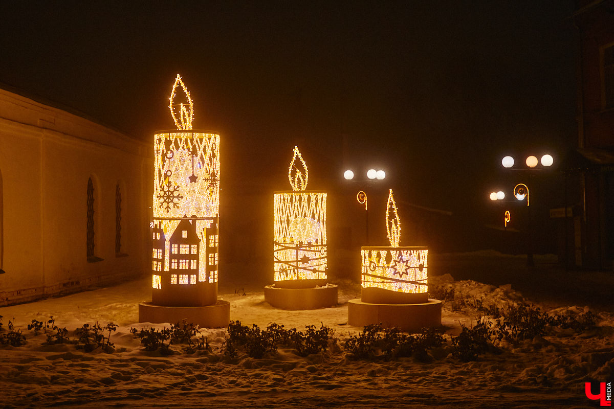 Чего, пожалуй, больше всего не хватает взрослым под Новый год? Ощущения чуда и волшебства как в нежном возрасте. Хорошая новость: в конце 2025-го у владимирцев появится возможность на мгновение окунуться в детство. Подобный «вау-эффект» обещает произвести светомузыкальная елка, которую установят на Соборной площади вместо давно уже потерявший вид «домашней».