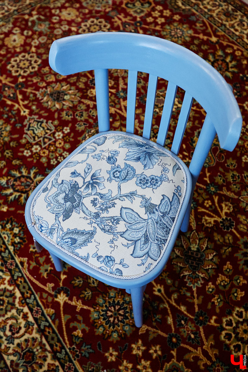 Маргарита Зинова возвращает к жизни старинные вещи. Это касается как мебели, так и элементов интерьера. Чудеса реставрации происходят в ее мастерской. «Ключ-Медиа» открыл для себя эту сокровищницу в 2023 году, и с тех пор там многое изменилось. Коллекция пополнилась новыми интересными раритетами, а еще их стало больше