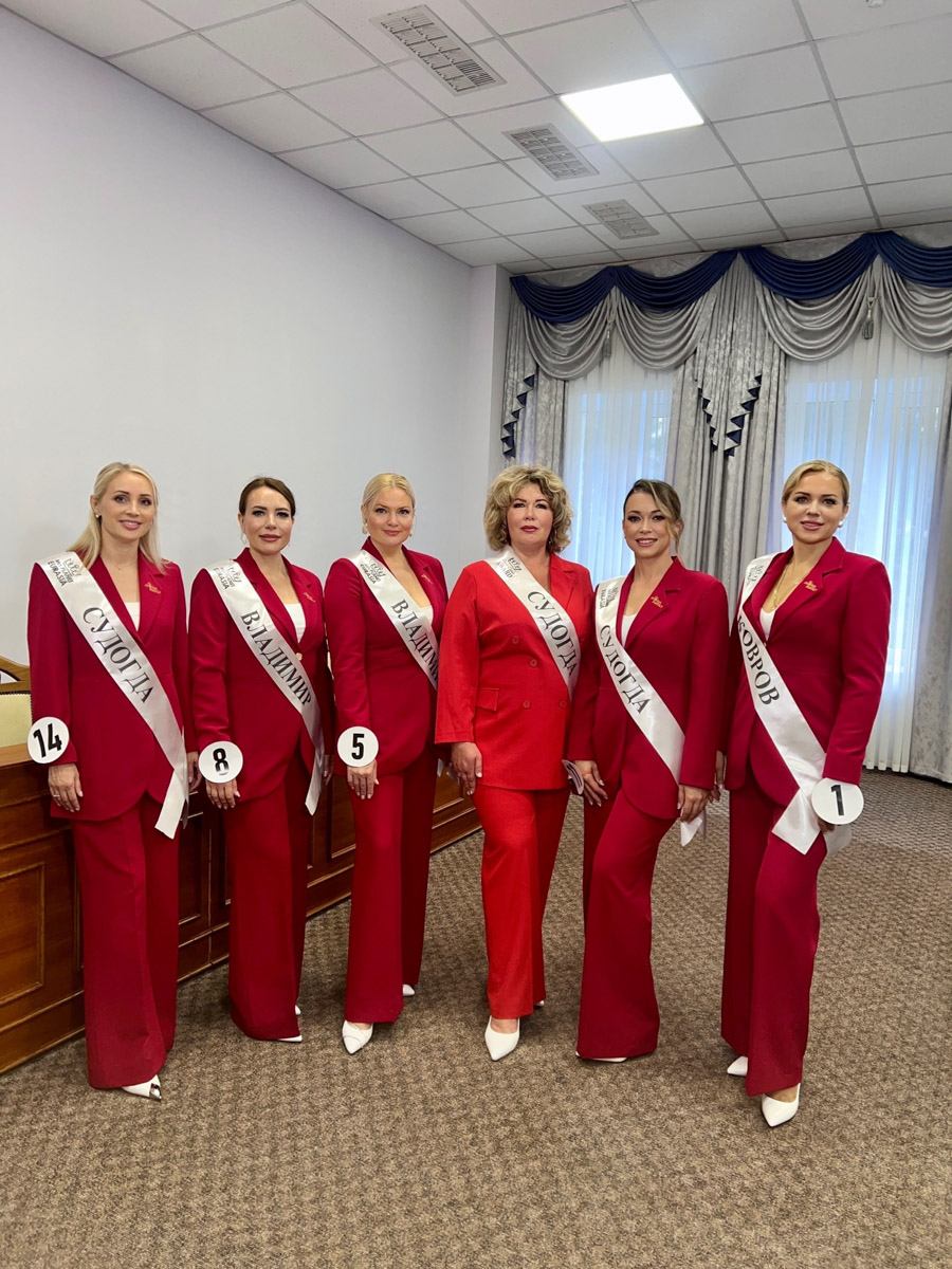  Крыму завершился всероссийский конкурс красоты, материнства и милосердия Mrs. Planet Eurasia. В 2025-м в солнечный Судак от Владимирской области отправились сразу шесть красавиц. Все они привезли домой ослепительные короны и новые титулы. Давайте познакомимся с участницами и узнаем, что именно им предстояло испытать в борьбе за признание.