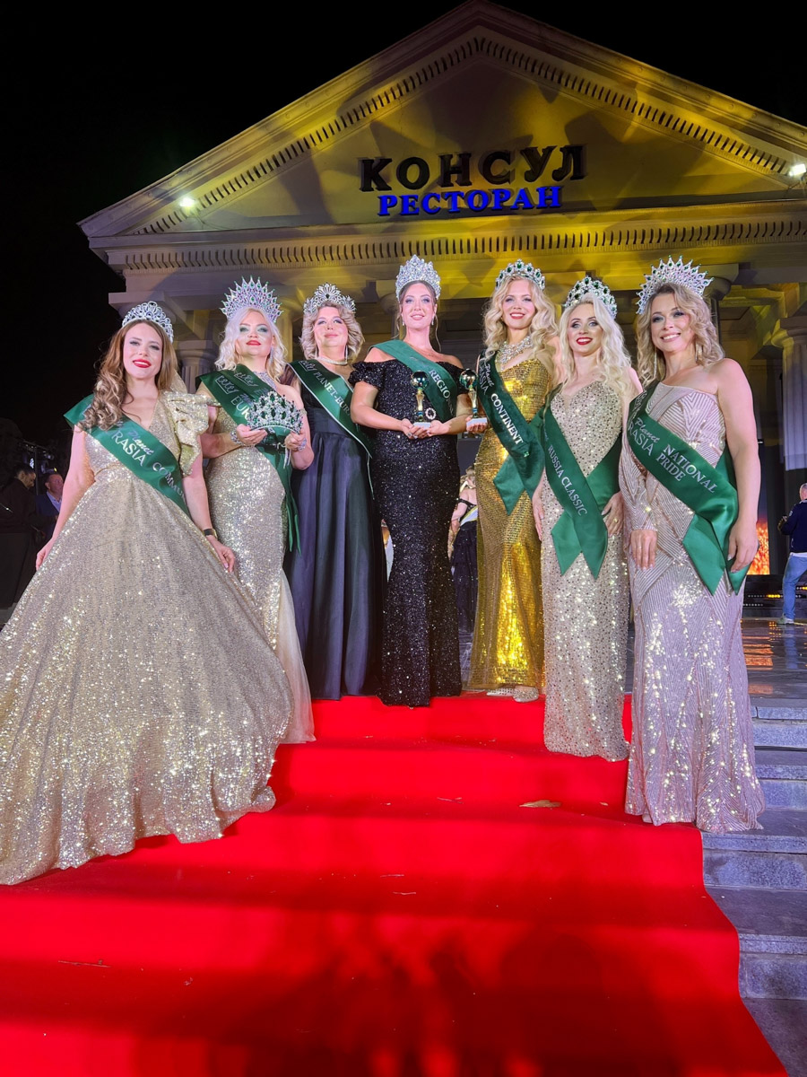  Крыму завершился всероссийский конкурс красоты, материнства и милосердия Mrs. Planet Eurasia. В 2025-м в солнечный Судак от Владимирской области отправились сразу шесть красавиц. Все они привезли домой ослепительные короны и новые титулы. Давайте познакомимся с участницами и узнаем, что именно им предстояло испытать в борьбе за признание.