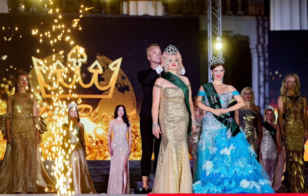  Крыму завершился всероссийский конкурс красоты, материнства и милосердия Mrs. Planet Eurasia. В 2025-м в солнечный Судак от Владимирской области отправились сразу шесть красавиц. Все они привезли домой ослепительные короны и новые титулы. Давайте познакомимся с участницами и узнаем, что именно им предстояло испытать в борьбе за признание.