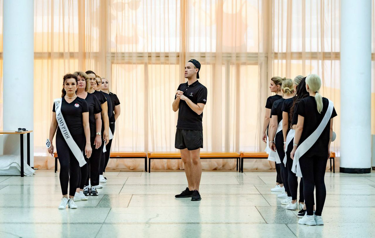  Крыму завершился всероссийский конкурс красоты, материнства и милосердия Mrs. Planet Eurasia. В 2025-м в солнечный Судак от Владимирской области отправились сразу шесть красавиц. Все они привезли домой ослепительные короны и новые титулы. Давайте познакомимся с участницами и узнаем, что именно им предстояло испытать в борьбе за признание.