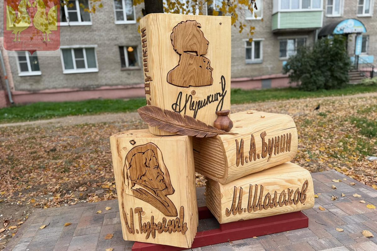 Свершилось! В историческом центре областной столицы стартовал ремонт памятника князю Владимиру. Монумент давно ждал своего часа, и вот наконец сделаны первые шаги к его реставрации. А еще на улицах сразу трех городов региона появились интересные арт-объекты: гусь удачи, русские классики и кашпо на колесах. Что они собой представляют? Рассказываем обо всем по порядку!