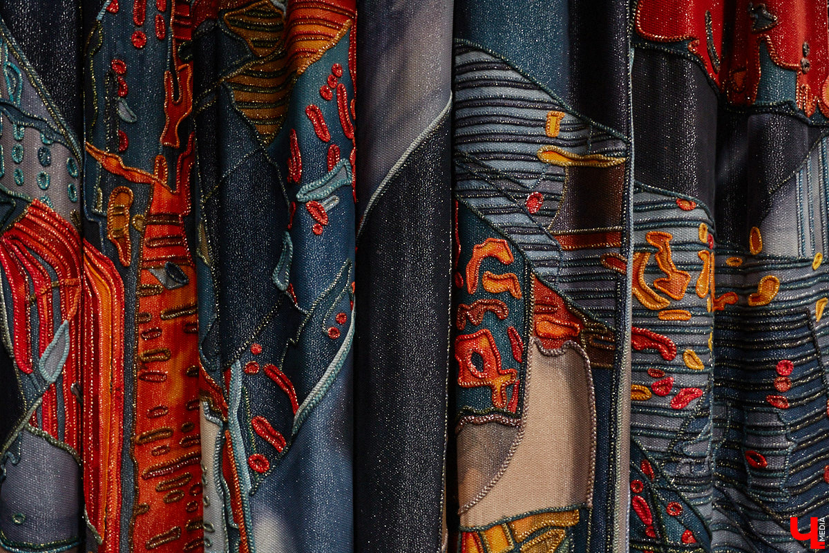 После реконструкции областного театра драмы его малая сцена удивит зрителей техническими инновациями, магическим светом и дизайнерским сюрпризом. «Ключ-Медиа» удалось заглянуть в закулисье в сопровождении заместителя директора театра Виктории Турковой.