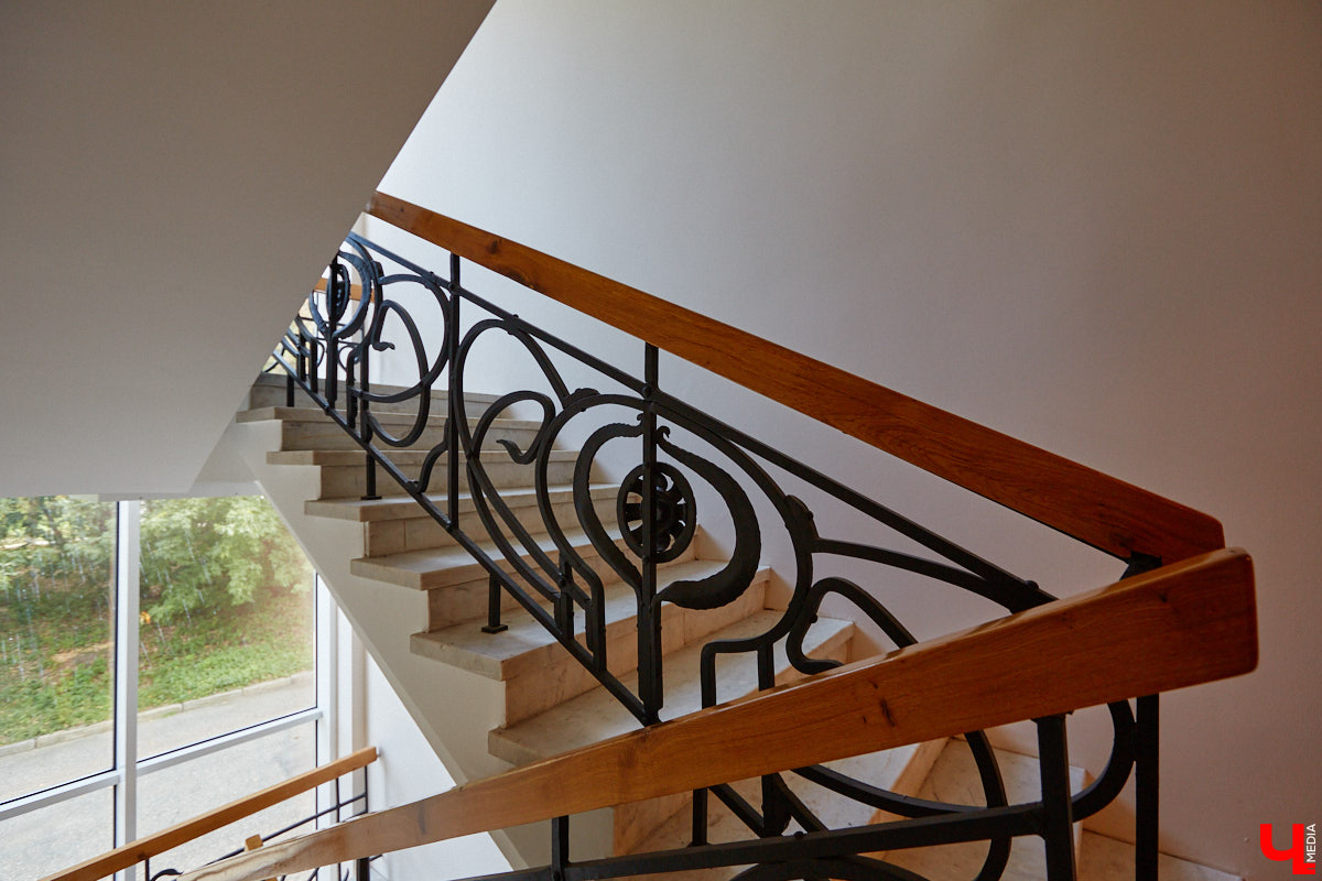 После реконструкции областного театра драмы его малая сцена удивит зрителей техническими инновациями, магическим светом и дизайнерским сюрпризом. «Ключ-Медиа» удалось заглянуть в закулисье в сопровождении заместителя директора театра Виктории Турковой.